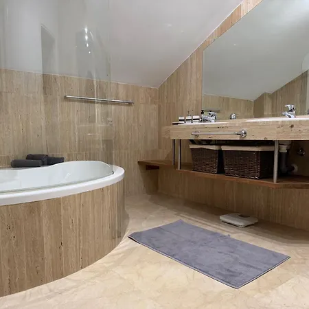 Piso-lechuza Elviria 2 Bedrooms 4 Guests Penthouse-maisonette In Elviria-marbella- Urb Jardines De Santa Maria Golf Appartement