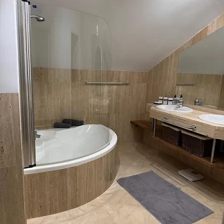 Apartmán Piso-lechuza Elviria 2 Bedrooms 4 Guests Penthouse-maisonette In Elviria-marbella- Urb Jardines De Santa Maria Golf Marbella