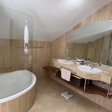 Piso-lechuza Elviria 2 Bedrooms 4 Guests Penthouse-maisonette In Elviria-marbella- Urb Jardines De Santa Maria Golf Apartamento *