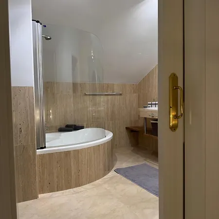 Piso-lechuza Elviria 2 Bedrooms 4 Guests Penthouse-maisonette In Elviria-marbella- Urb Jardines De Santa Maria Golf Apartmán