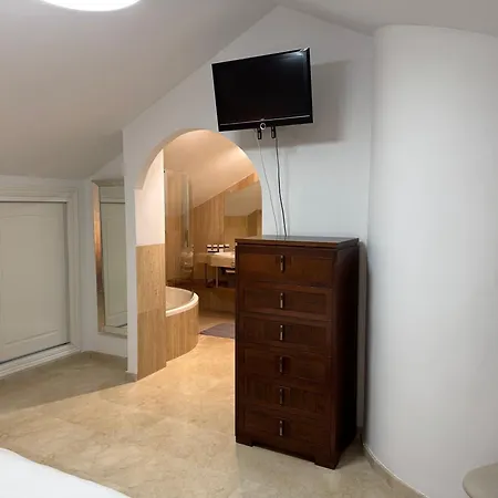 Piso-lechuza Elviria 2 Bedroom Penthouse-maisonette In Elviria-marbella- Urb Jardines De Santa Maria Golf *