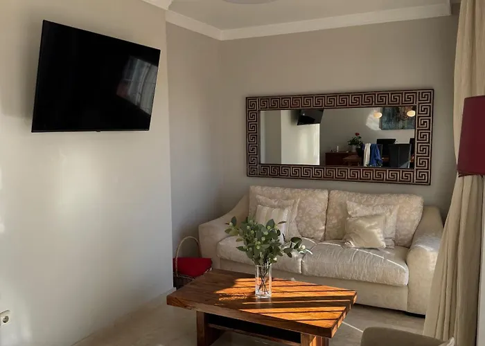 Piso-lechuza Elviria 2 Bedrooms 4 Guests Penthouse-maisonette In Elviria-marbella- Urb Jardines De Santa Maria Golf Appartement Marbellac