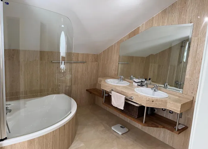 Piso-lechuza Elviria 2 Bedrooms 4 Guests Penthouse-maisonette In Elviria-marbella- Urb Jardines De Santa Maria Golf Apartmán *