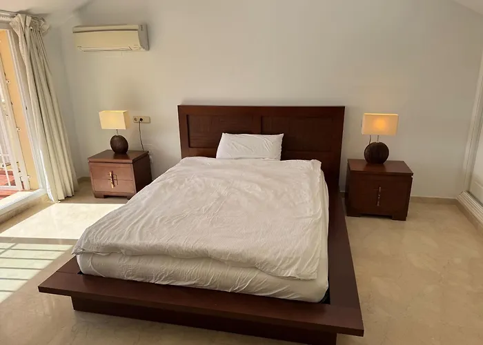 Piso-lechuza Elviria 2 Bedrooms 4 Guests Penthouse-maisonette In Elviria-marbella- Urb Jardines De Santa Maria Golf *