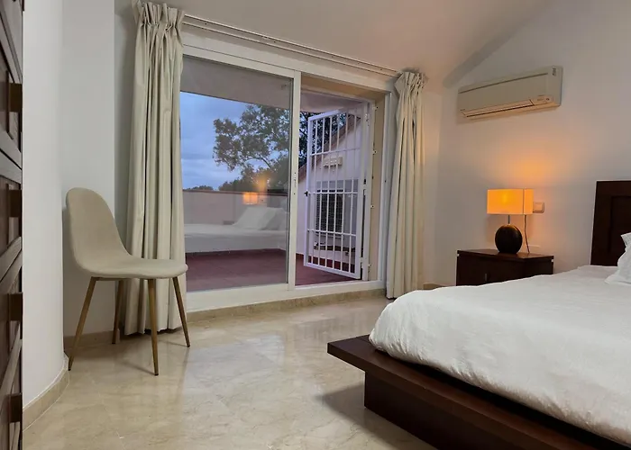 Piso-lechuza Elviria 2 Bedrooms 4 Guests Penthouse-maisonette In Elviria-marbella- Urb Jardines De Santa Maria Golf Appartement