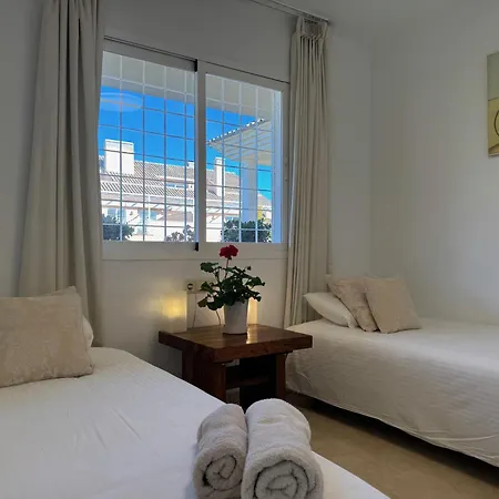 Piso-lechuza Elviria 2 Bedrooms 4 Guests Penthouse-maisonette In Elviria-marbella- Urb Jardines De Santa Maria Golf Apartament