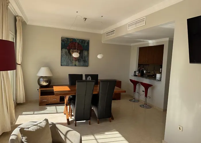 아파트 Piso-lechuza Elviria 2 Bedrooms 4 Guests Penthouse-maisonette In Elviria-marbella- Urb Jardines De Santa Maria Golf 마르베야
