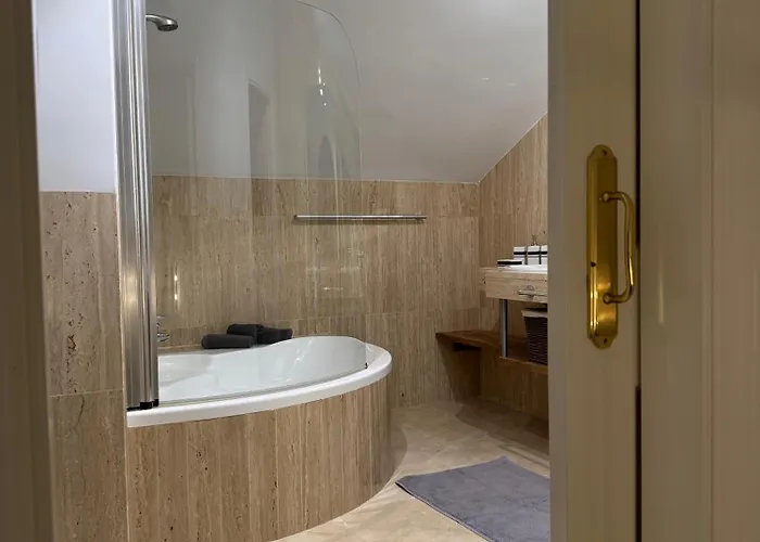 Piso-lechuza Elviria 2 Bedrooms 4 Guests Penthouse-maisonette In Elviria-marbella- Urb Jardines De Santa Maria Golf 아파트