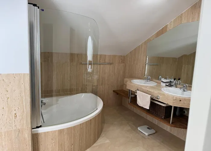 Piso-lechuza Elviria 2 Bedrooms 4 Guests Penthouse-maisonette In Elviria-marbella- Urb Jardines De Santa Maria Golf * Marbella